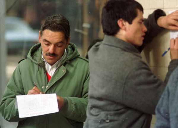Hombres buscando trabajo