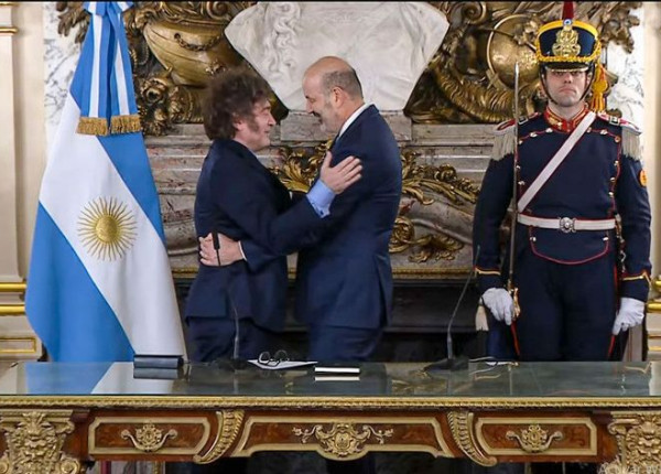 Sturzenegger asumiendo como ministro de Milei