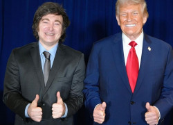 Javier Milei y Donald Trump levantando los pulgares