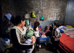 Familia Pobre en una casilla