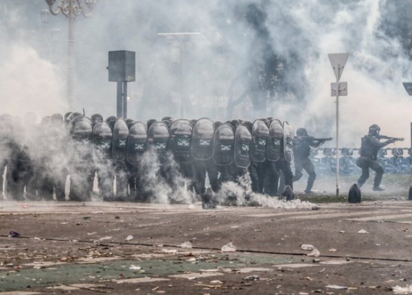 Represión Ley de Bases en el Senado