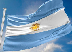 Bandera Argentina flameando