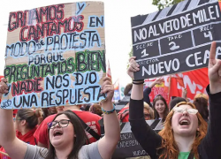 Estudiantes en marcha en defensa del financiamiento universitario